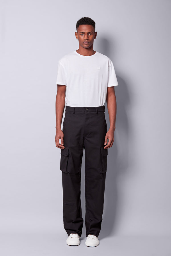 Bravian model wearing trousers cargo black front