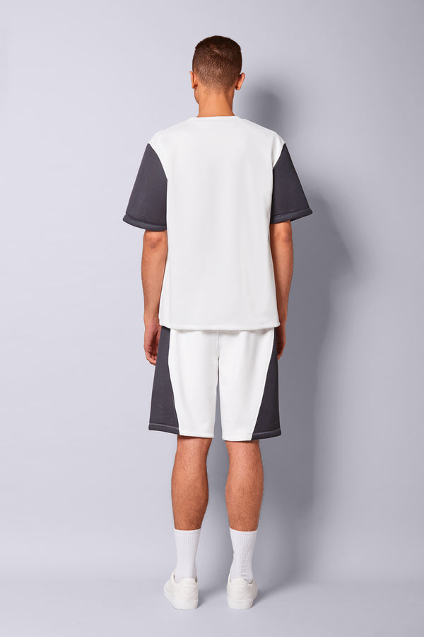 Bravian model wearing t-shirt mesh 3d white back