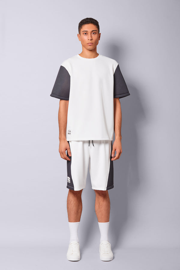 Bravian model wearing t-shirt mesh 3d white front